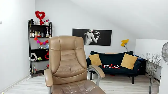 Snapshot of MelissaWiliam chatting on February 12, 3:05 pm MelissaWiliam online show from February 12, 3:05 pm