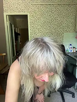 Snapshot of EsterHotMilf chatting on June 17, 11:56 am EsterHotMilf online show from June 17, 11:56 am