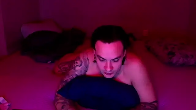 Snapshot of baphomet_from_ice chatting on November 19, 2:50 pm baphomet from ice online show from November 19, 2:50 pm