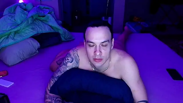 Snapshot of baphomet_from_ice chatting on April 9, 4:01 pm baphomet from ice online show from April 9, 4:01 pm