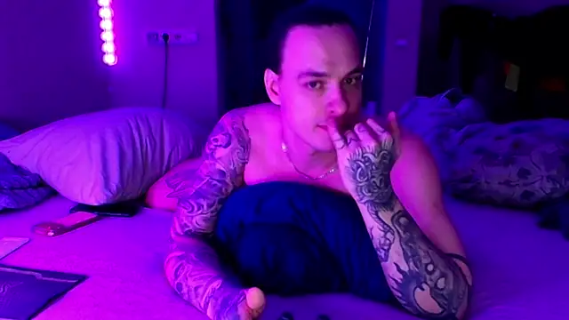 Snapshot of baphomet_from_ice chatting on April 16, 1:23 pm baphomet from ice online show from April 16, 1:23 pm