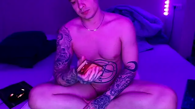 Snapshot of baphomet_from_ice chatting on April 22, 4:52 pm baphomet from ice online show from April 22, 4:52 pm