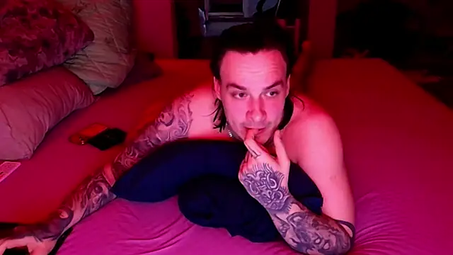 Snapshot of baphomet_from_ice chatting on April 25, 1:14 pm baphomet from ice online show from April 25, 1:14 pm
