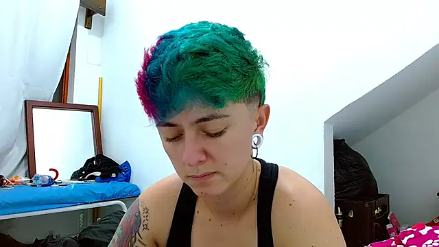 tomboyblue online show from November 23, 4:12 am