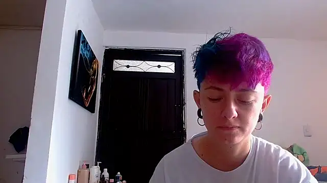 Snapshot of tomboyblue chatting on May 19, 7:09 pm tomboyblue online show from May 19, 7:09 pm