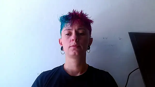 Snapshot of tomboyblue chatting on May 24, 5:07 pm tomboyblue online show from May 24, 5:07 pm