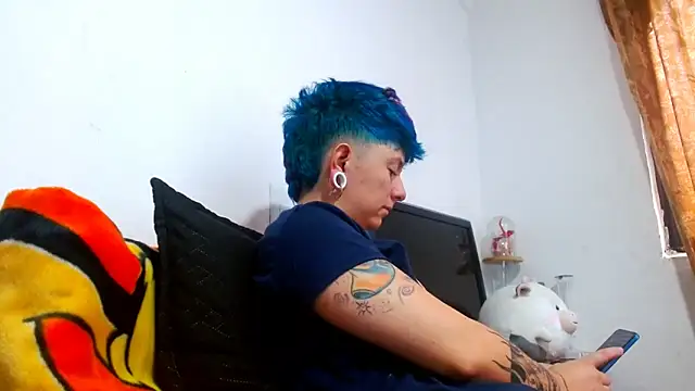 Snapshot of tomboyblue chatting on June 10, 5:56 pm tomboyblue online show from June 10, 5:56 pm