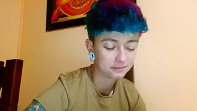 Snapshot of tomboyblue chatting on June 15, 10:34 pm tomboyblue online show from June 15, 10:34 pm