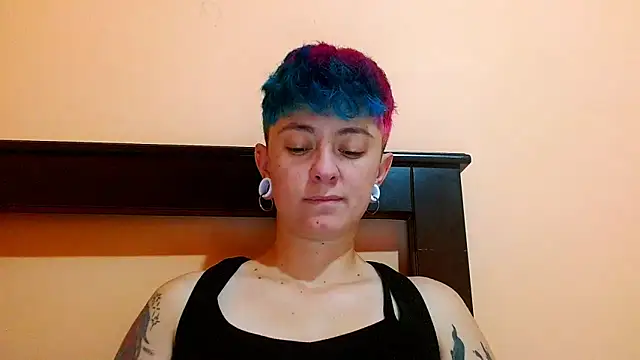 Snapshot of tomboyblue chatting on June 16, 4:42 pm tomboyblue online show from June 16, 4:42 pm