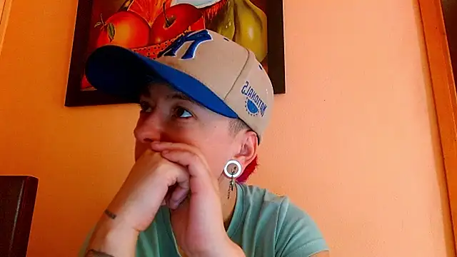 Snapshot of tomboyblue chatting on June 17, 3:24 pm tomboyblue online show from June 17, 3:24 pm