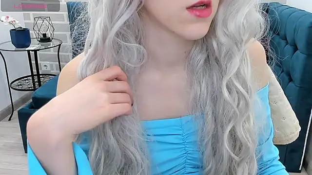 Snapshot of VanillaKelly chatting on November 13, 1:04 am VanillaKelly online show from November 13, 1:04 am