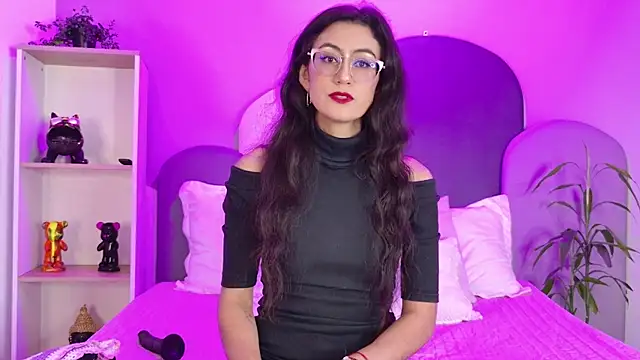 SophieGomez22 online show from April 16, 11:33 am