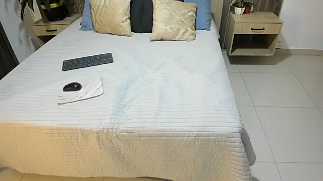 rebeca cortez  online show from February 12, 8:04 pm