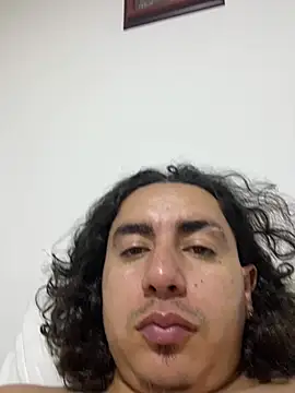 Snapshot of DanielGomez9 chatting on June 15, 1:19 am DanielGomez9 online show from June 15, 1:19 am