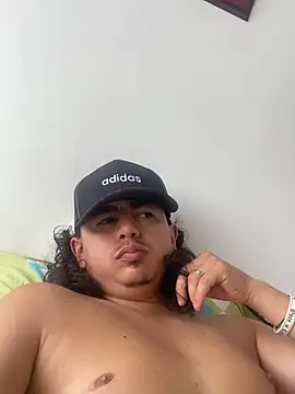 Snapshot of DanielGomez9 chatting on July 11, 2:53 pm DanielGomez9 online show from July 11, 2:53 pm