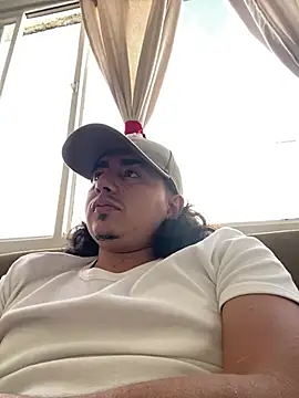 Snapshot of DanielGomez9 chatting on July 28, 9:14 pm DanielGomez9 online show from July 28, 9:14 pm