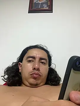 Snapshot of DanielGomez9 chatting on July 31, 3:50 am DanielGomez9 online show from July 31, 3:50 am