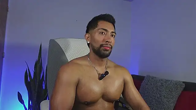 Snapshot of Couple_muscle1 chatting on June 15, 10:17 am Couple muscle1 online show from June 15, 10:17 am