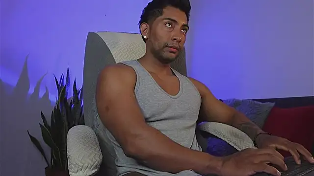 Snapshot of Couple_muscle1 chatting on July 16, 2:23 pm Couple muscle1 online show from July 16, 2:23 pm