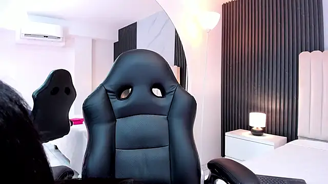 Snapshot of Madiee_Rhea chatting on February 3, 7:41 pm Madiee Rhea online show from February 3, 7:41 pm