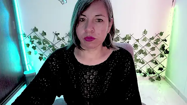 Lady breaks hearts online show from February 19, 12:34 pm