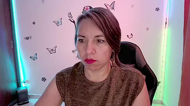 Lady breaks hearts online show from July 13, 2:53 pm