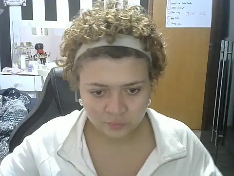 Snapshot of RuthBunny chatting on June 9, 2:06 pm RuthBunny online show from June 9, 2:06 pm