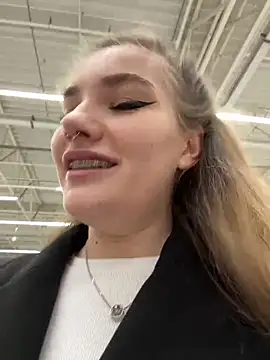 Snapshot of Holy_Tereza chatting on January 7, 3:23 pm Holy Tereza online show from January 7, 3:23 pm