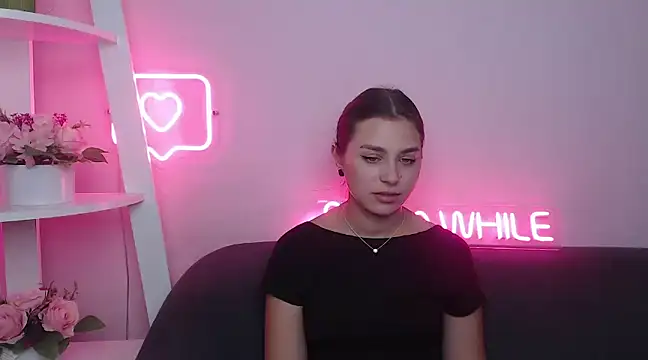 Snapshot of MilanaAngelAs chatting on February 9, 5:40 am MilanaAngelAs online show from February 9, 5:40 am