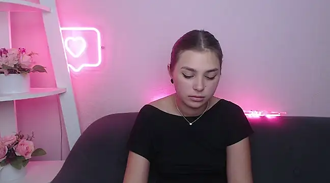 Snapshot of MilanaAngelAs chatting on February 9, 11:04 am MilanaAngelAs online show from February 9, 11:04 am