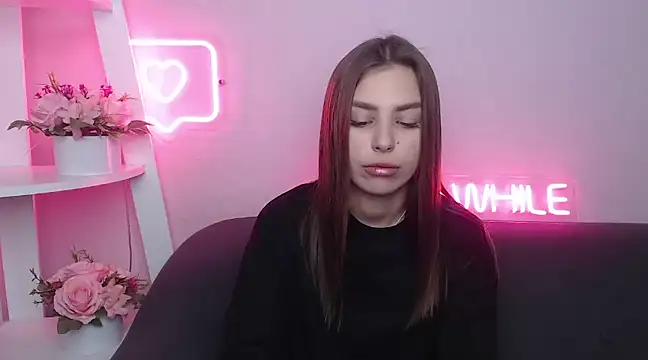 Snapshot of MilanaAngelAs chatting on February 22, 5:44 am MilanaAngelAs online show from February 22, 5:44 am