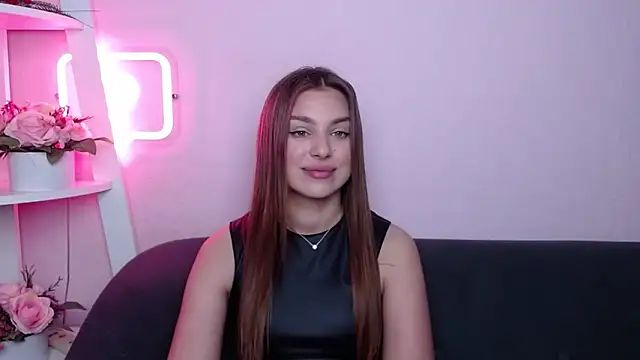 Snapshot of MilanaAngelAs chatting on April 19, 4:45 am MilanaAngelAs online show from April 19, 4:45 am