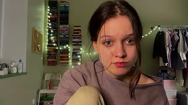 Snapshot of Addelin_Moon chatting on March 1, 9:17 pm Addelin Moon online show from March 1, 9:17 pm