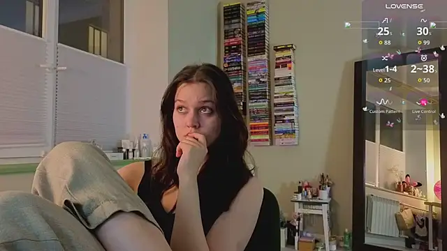 Snapshot of Addelin_Moon chatting on May 17, 8:38 pm Addelin Moon online show from May 17, 8:38 pm