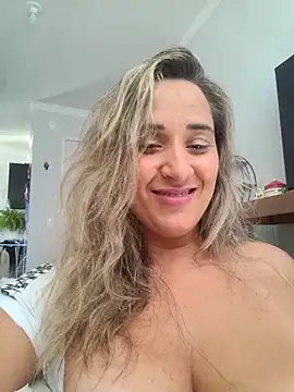 Snapshot of annamell chatting on February 17, 4:24 pm annamell online show from February 17, 4:24 pm