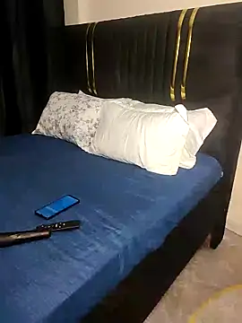 Snapshot of KikiLovesD chatting on February 6, 10:57 pm KikiLovesD online show from February 6, 10:57 pm