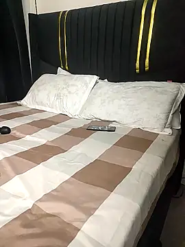 Snapshot of KikiLovesD chatting on February 16, 12:23 pm KikiLovesD online show from February 16, 12:23 pm