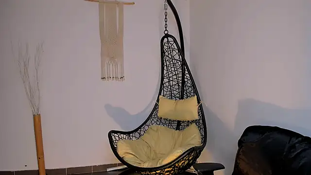 Nina-monroe online show from December 11, 12:44 am