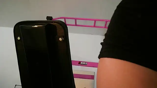 Snapshot of Melisa_cream chatting on December 24, 6:28 pm Melisa cream online show from December 24, 6:28 pm