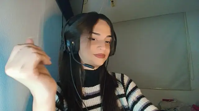 Snapshot of Dollbehavior_ chatting on October 30, 5:31 am Dollbehavior online show from October 30, 5:31 am