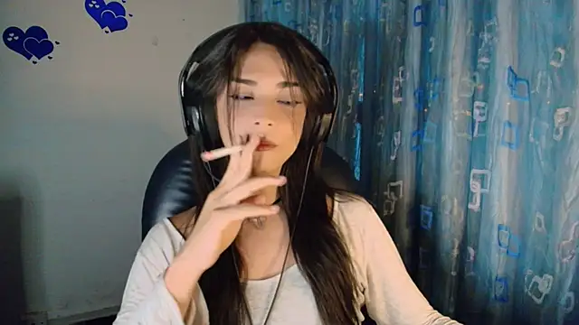 Snapshot of Dollbehavior_ chatting on November 15, 4:32 am Dollbehavior online show from November 15, 4:32 am