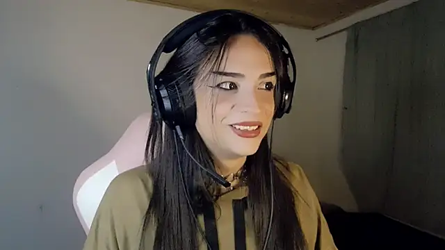 Snapshot of Dollbehavior_ chatting on January 8, 3:20 am Dollbehavior online show from January 8, 3:20 am