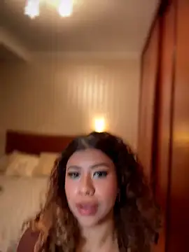 LEONCITA  online show from February 28, 7:15 pm