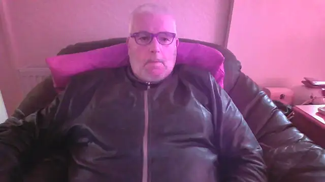 Snapshot of Leatherman63 chatting on July 19, 6:50 am Leatherman63 online show from July 19, 6:50 am