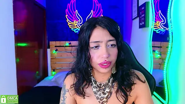 Snapshot of REDHOTTER_ chatting on May 4, 7:54 pm REDHOTTER online show from May 4, 7:54 pm