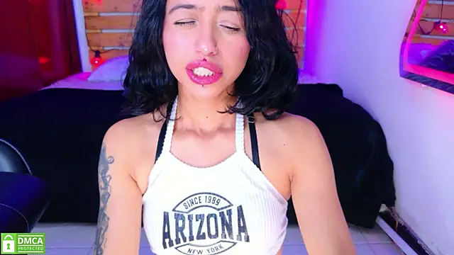 Snapshot of REDHOTTER_ chatting on May 5, 7:55 pm REDHOTTER online show from May 5, 7:55 pm