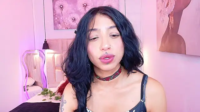 Snapshot of REDHOTTER_ chatting on May 27, 7:55 pm REDHOTTER online show from May 27, 7:55 pm
