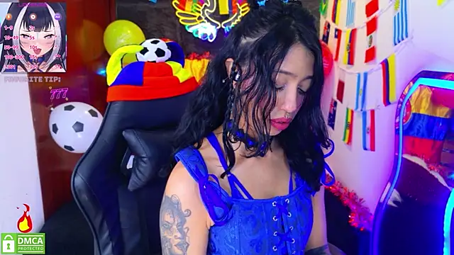 Snapshot of REDHOTTER_ chatting on June 19, 7:39 pm REDHOTTER online show from June 19, 7:39 pm