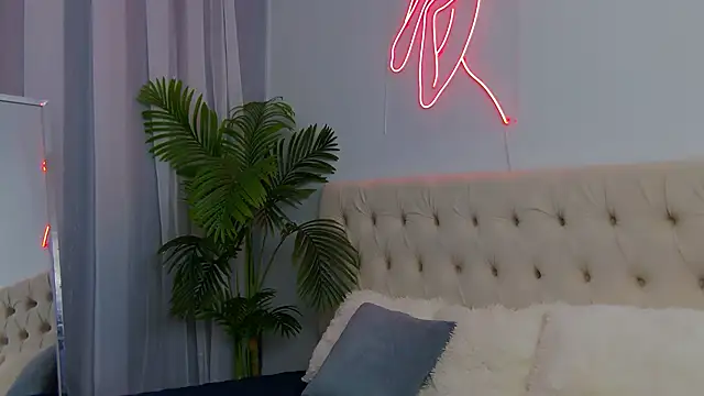 Snapshot of NicoleRosss chatting on May 31, 6:09 pm NicoleRosss online show from May 31, 6:09 pm