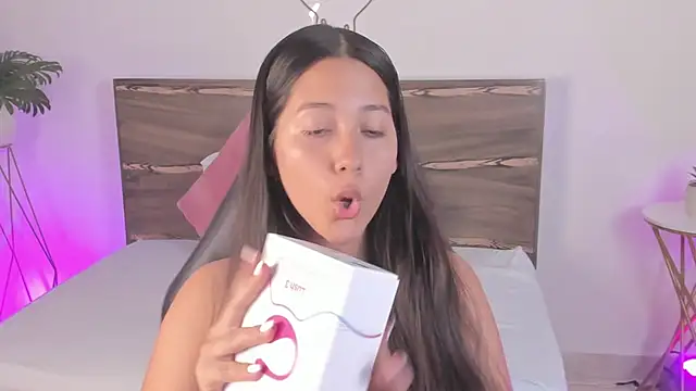 Snapshot of ivette_bocelly chatting on March 4, 7:43 pm ivette bocelly online show from March 4, 7:43 pm